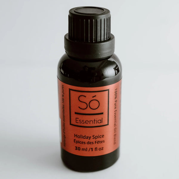 Bottle of Sö Essential Holiday Spice on a light gray background