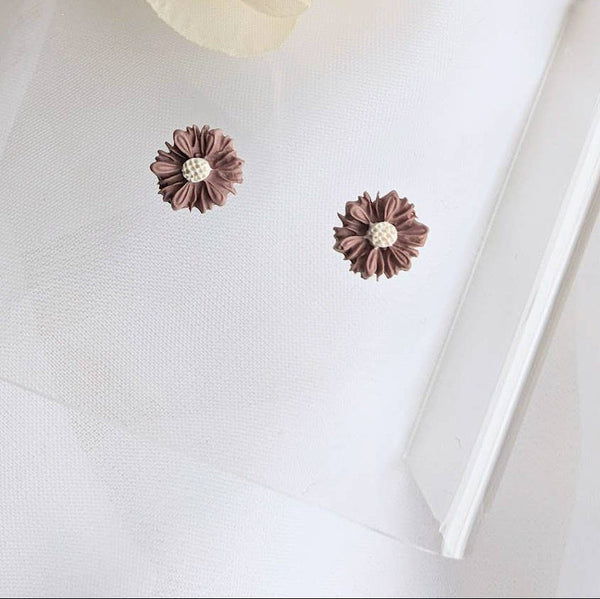 Mini Daisy Clay Stud Earrings- Dark Mauve